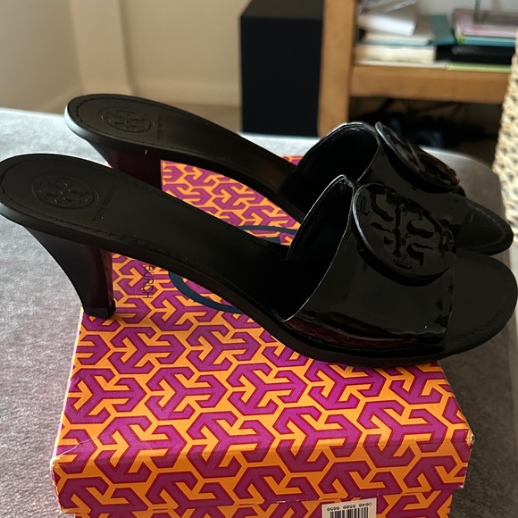 Tory Burch Glossy Black Slide Sandals - Picture 4 of 5